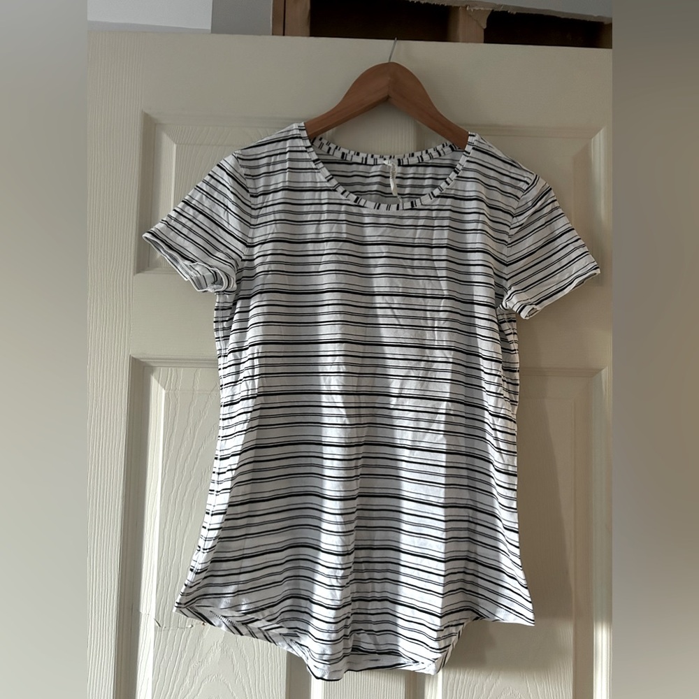Lululemon stripped tee